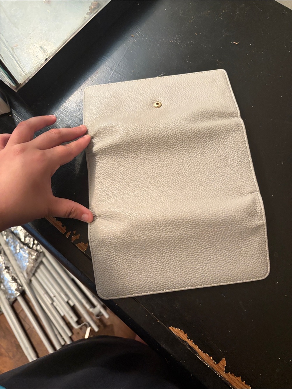 Elegant Cream Leather Fold-Over Wallet - Picture 3 of 3